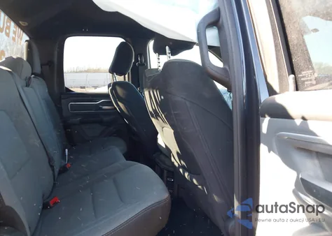 2021 Ram 1500 Big Horn 4X4 6'4 Box z USA, uszkodzony, nr VIN 1C6RRFBG4MN741276